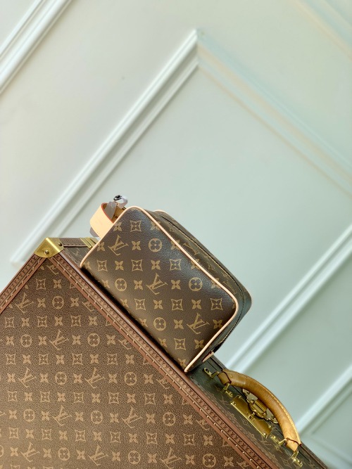 LOUIS VUITTON 락커 돕 키트 파우치 클러치 M83112