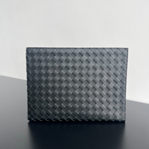 BOTTEGAVENETA 인트레치아토 레더 하프 지퍼 파우치 607479