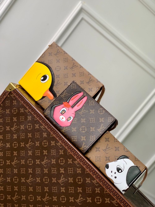 LOUIS VUITTON 트리오 토일렛 파우치 M11254
