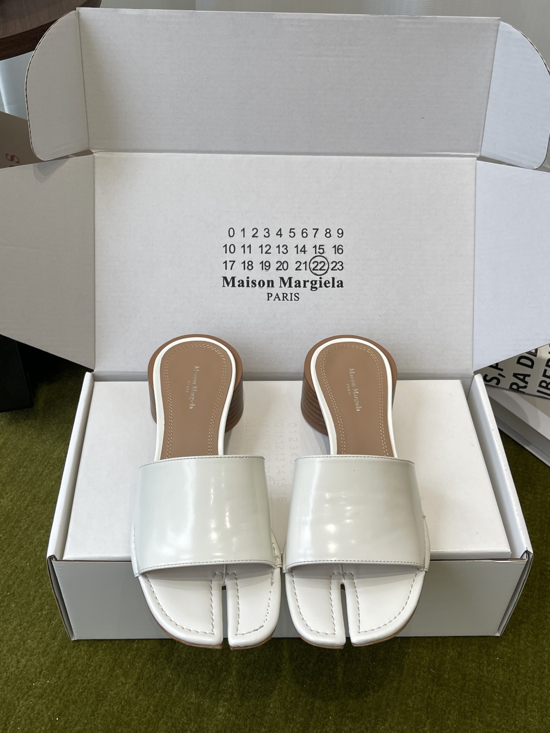 마르지엘라 26SS 타비 뮬
