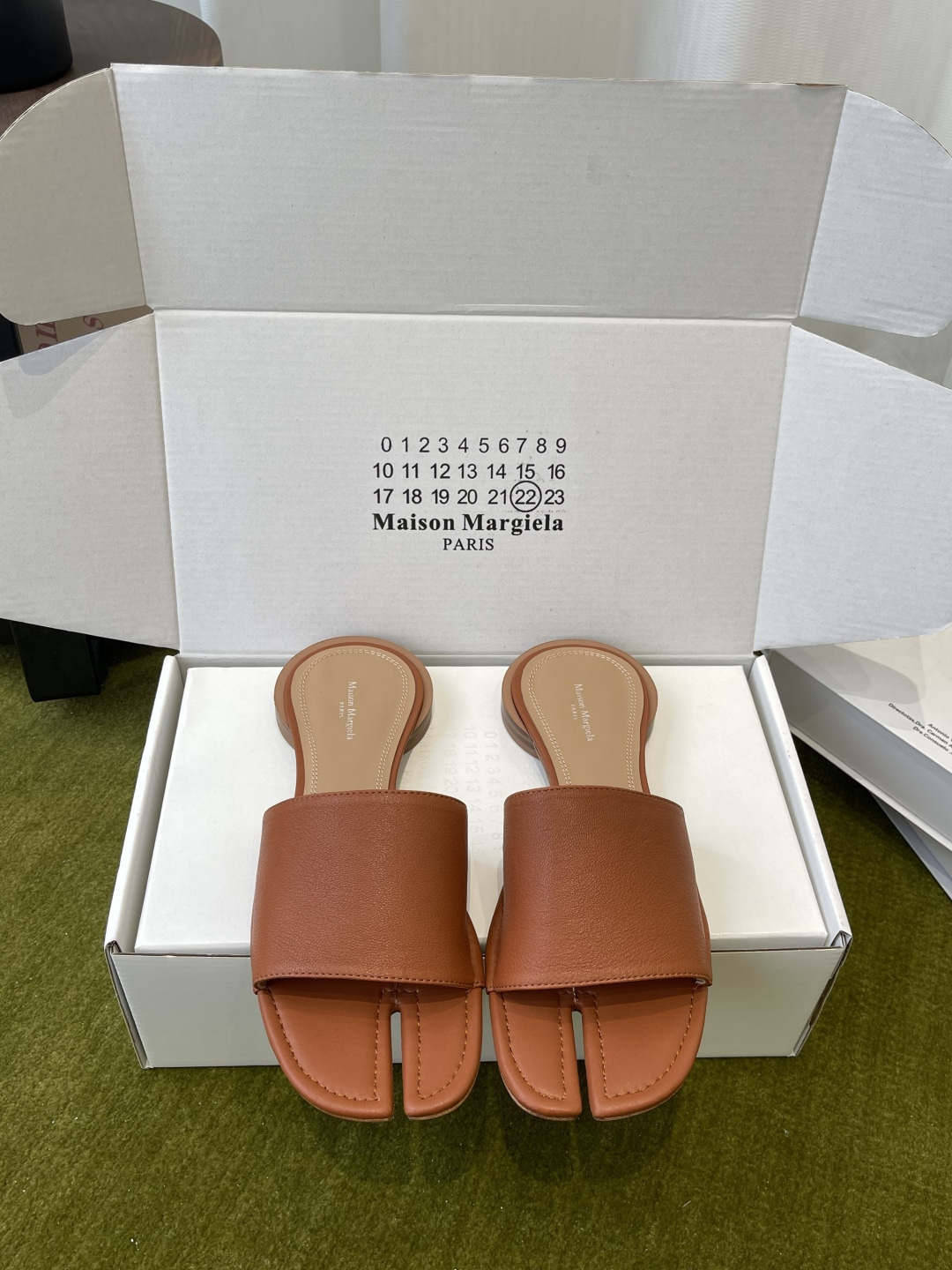마르지엘라 26SS 타비 플랫 뮬