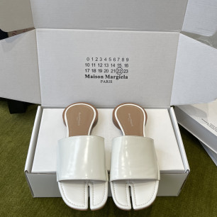 마르지엘라 26SS 타비 플랫 뮬