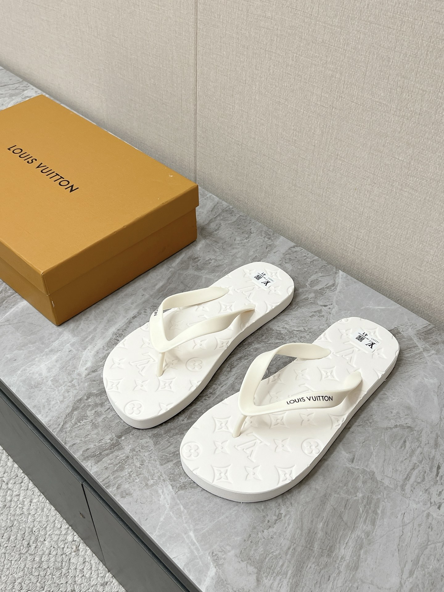 루이비통 봄 여름 신상 플립플랍