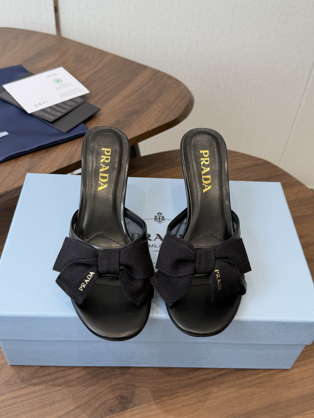 프라다 26SS 리본 힐 샌들 7.5cm