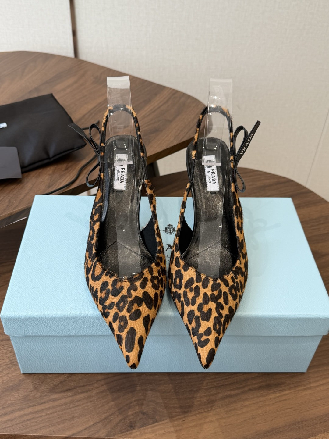 프라다 26SS 신상 슬링백 7.5cm