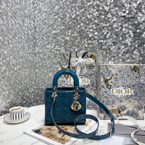 DIOR 페이던트 레이디 백 스몰 M0531OWCB