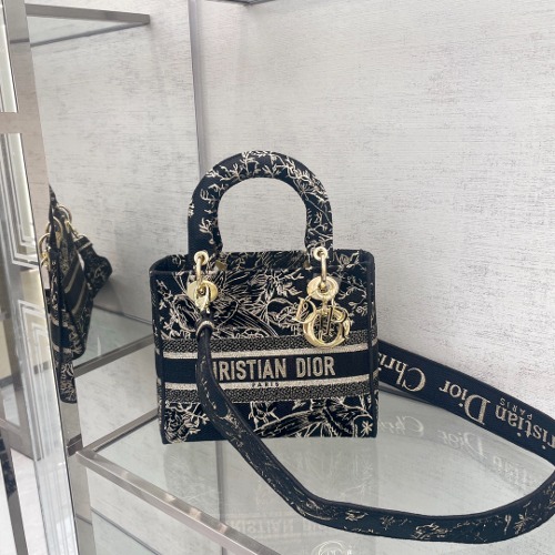 DIOR 레이디 디 라이트 백 미듐 M0565OECY