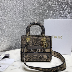 DIOR 레이디 디 라이트 백 미듐 M0565OECY