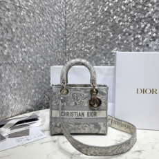 DIOR 레이디 디 라이트 백 미듐 M0565OECY