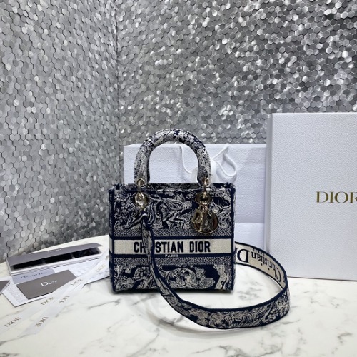 DIOR 레이디 디 라이트 백 미듐 M0565OECY