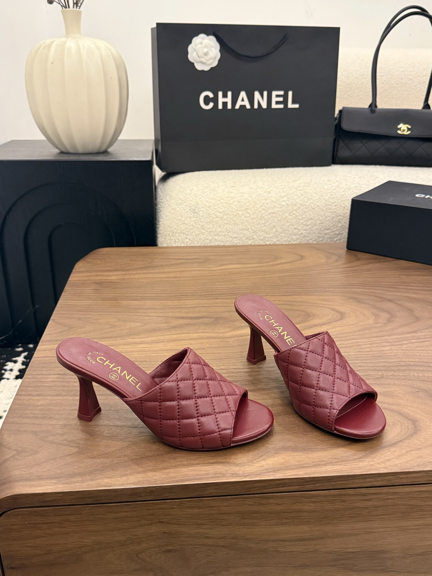 샤넬 2026 퀼팅 힐 샌들 7.5cm