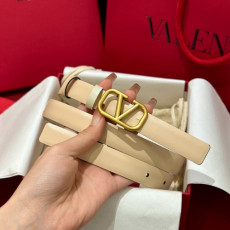 VALENTINO 발렌티노 VLogo Signature 20 리버서블 레더 벨트 5W2T0S12ZFR11J