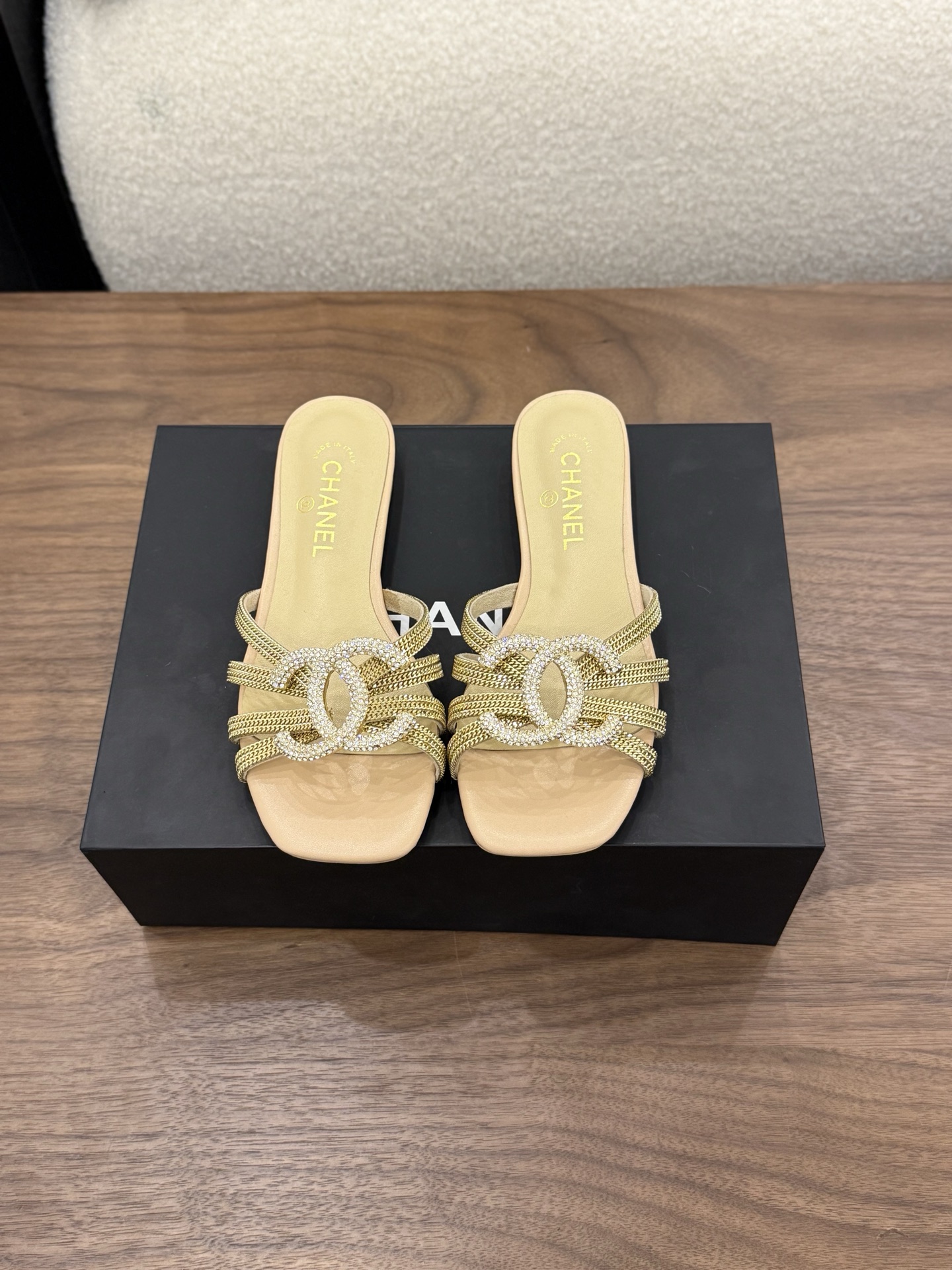 샤넬 2026 더블 C로고 플랫 샌들