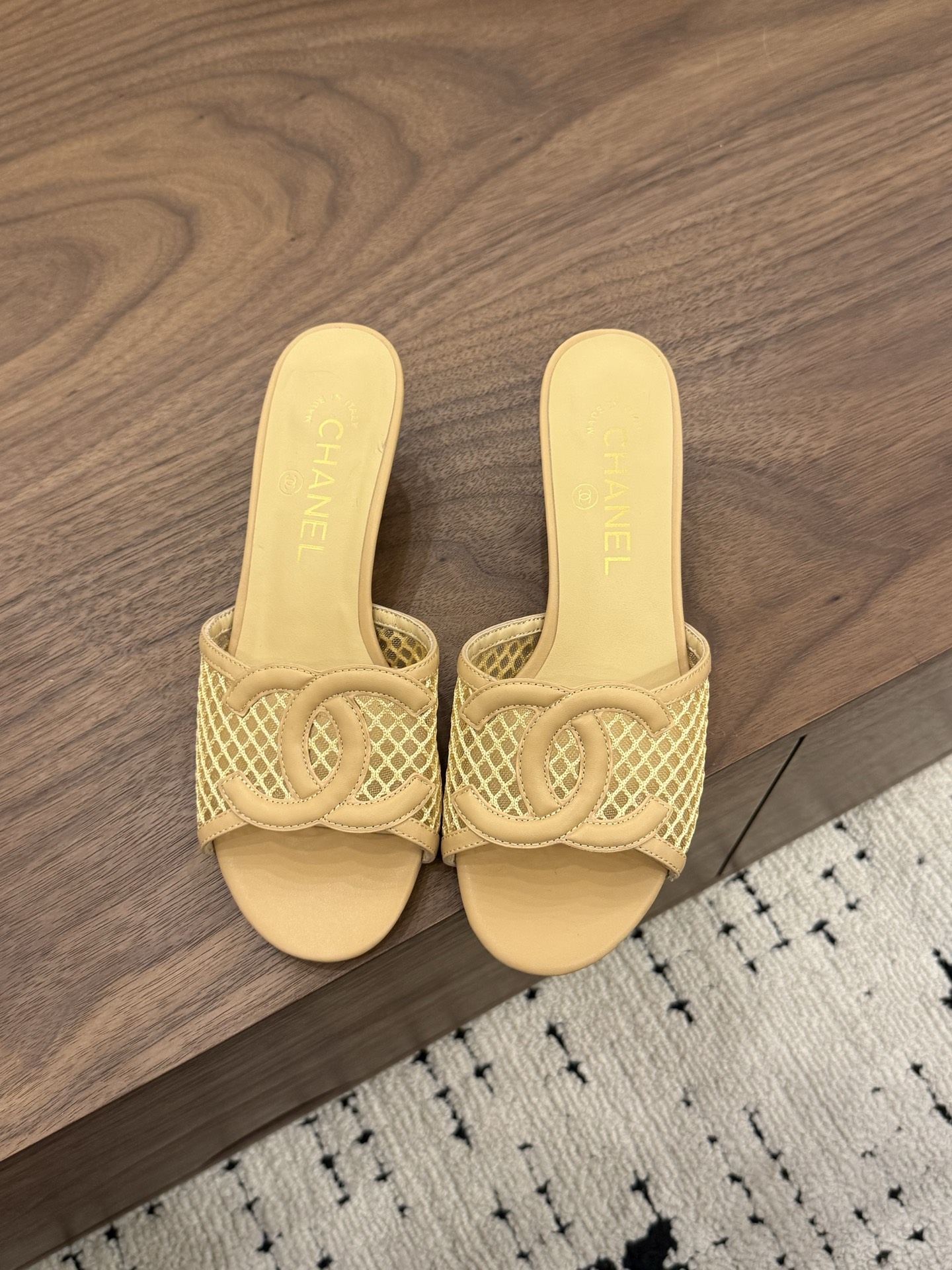 샤넬 2026 메쉬 더블 C 힐 샌들 5cm