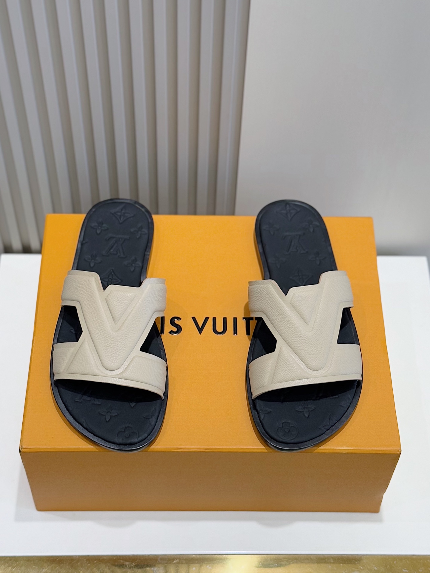 루이비통 LV 오아시스 슬리퍼 뮬
