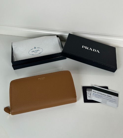 PRADA 프라다 지퍼 장지갑 1ML506