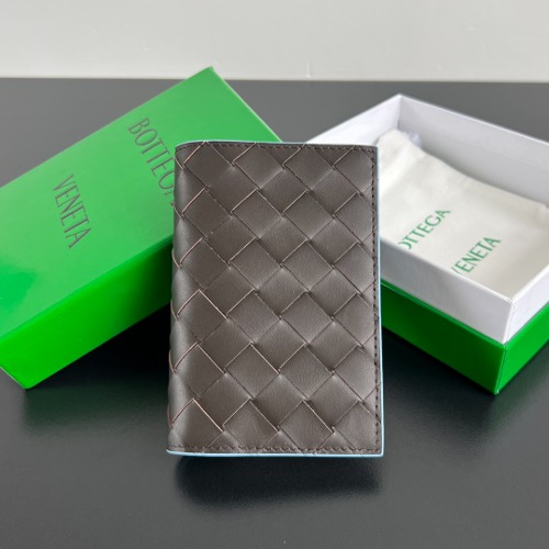 BOTTEGA VENETA 인트레치아토 여권 케이스 749441