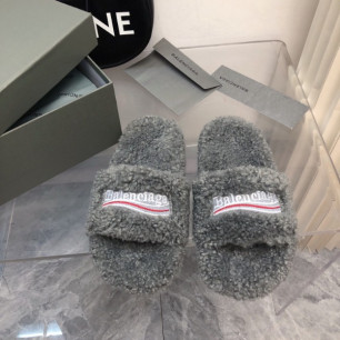 발렌시아가 퍼리 슬라이드