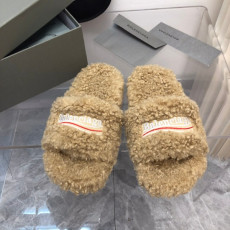 발렌시아가 퍼리 슬라이드