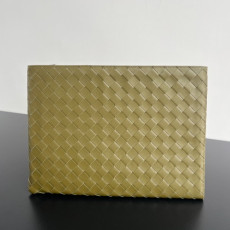 BOTTEGA VENETA 남성 하프 지퍼 파우치 인트레치아토 607479