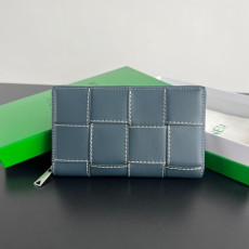 BOTTEGA VENETA 카세트 지퍼 어라운드 지갑 748054