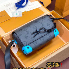 LOUIS VUITTON 스티머 웨어러블 월릿 M81746