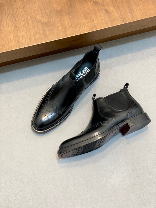 페라가모 퍼포레이티드 가죽 부츠
