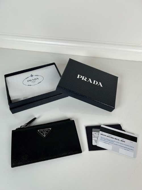 PRADA 프라다 사피아노 삼각 로고 지퍼 카드 장지갑 1MC079