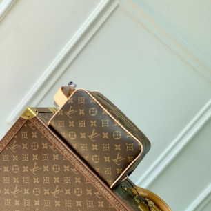 LOUIS VUITTON 락커 돕 키트 파우치 클러치 M83112