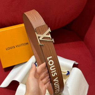 LOUIS VUITTON 루이비통 LV 이니셜 40mm 리버서블 벨트