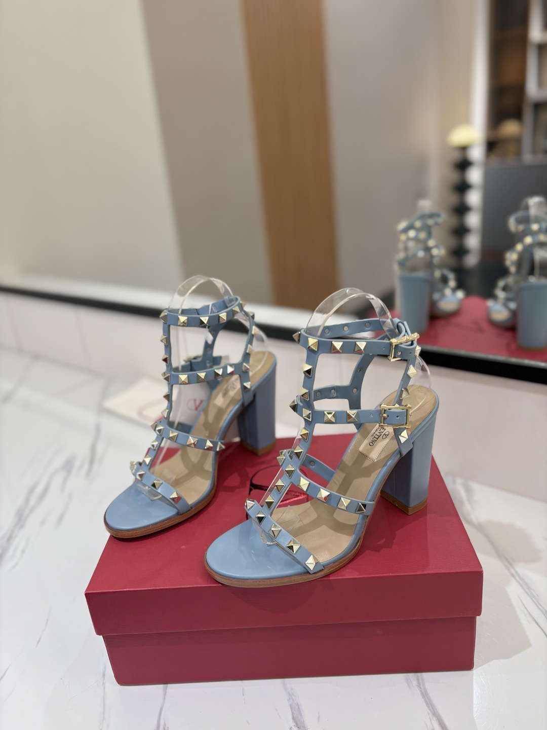발렌티노 Rockstud 앵클 스트랩 샌들 9.0