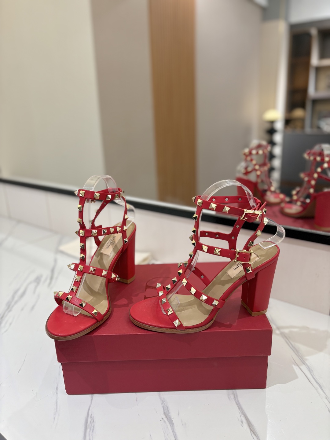 발렌티노 Rockstud 앵클 스트랩 샌들 9.0