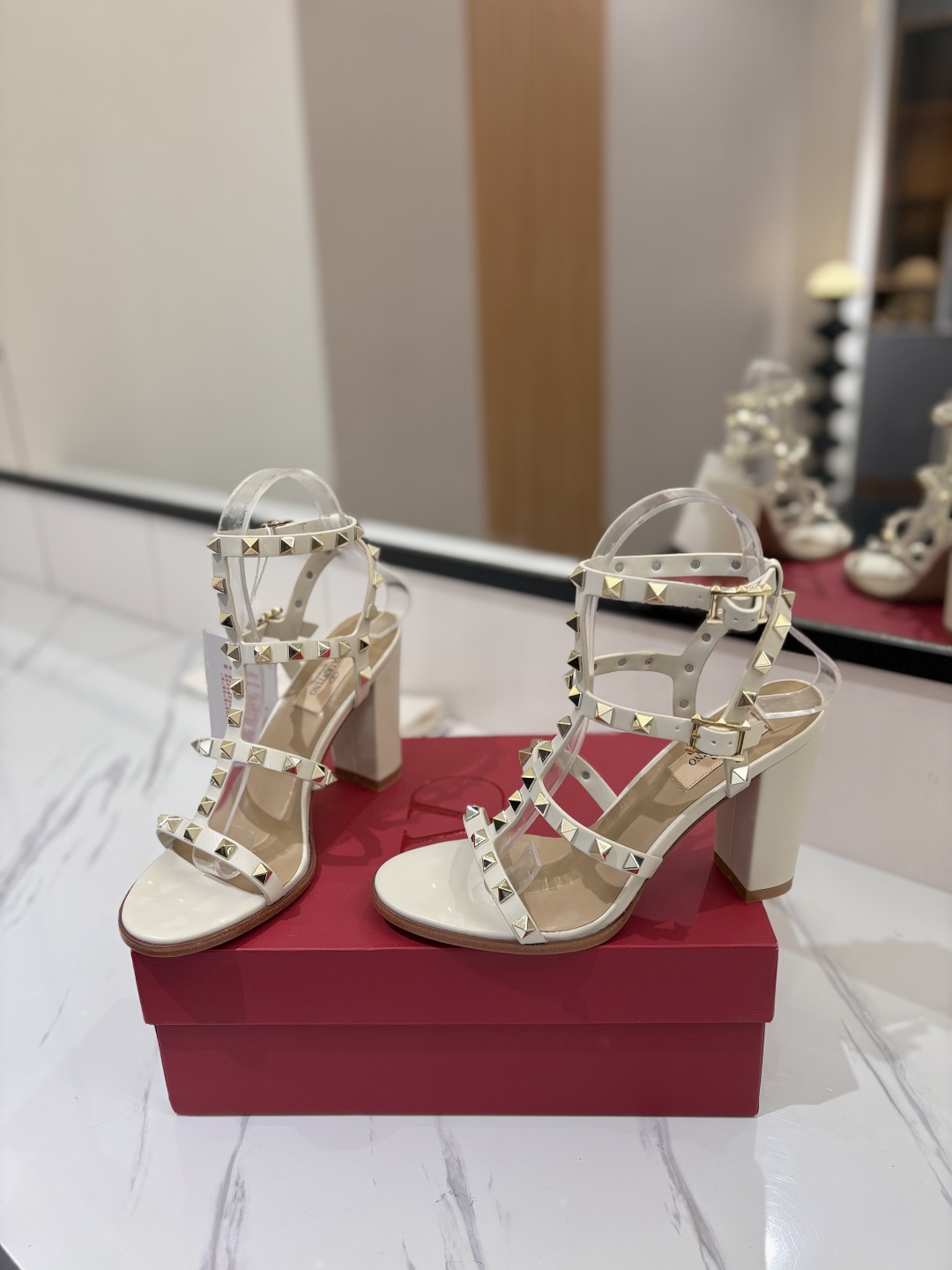 발렌티노 Rockstud 앵클 스트랩 샌들 9.0