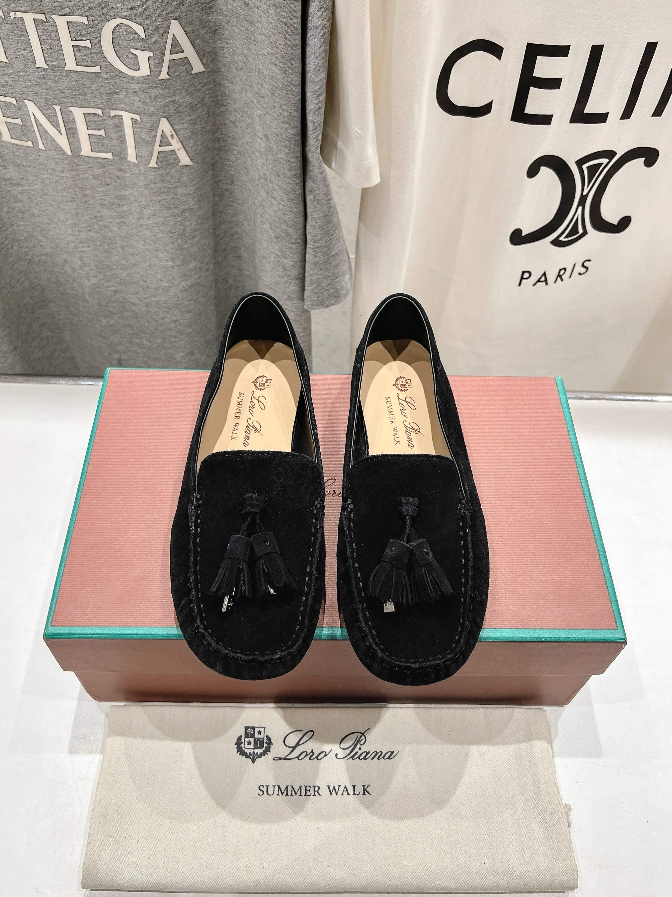 로로피아나 도트 솔 모카신