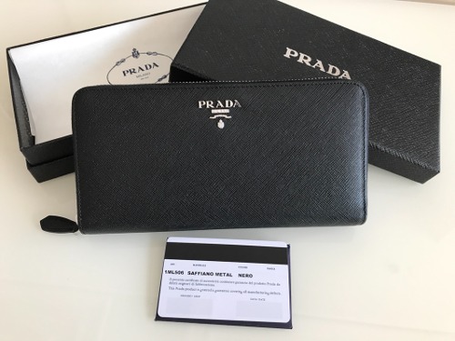 Prada 지퍼 어라운드 컴파트먼트 라지 지갑 1ML506