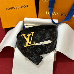 LOUIS VUITTON 루이비통 LV 이니셜 40mm 리버서블 벨트