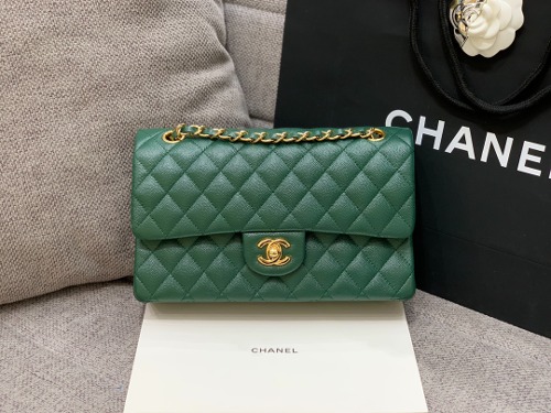 CHANEL 샤넬 클래식 미듐 플랩백 A01112
