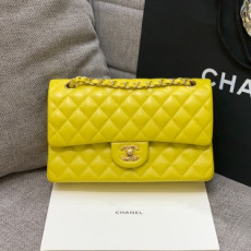 CHANEL 샤넬 클래식 미듐 플랩백 A01112