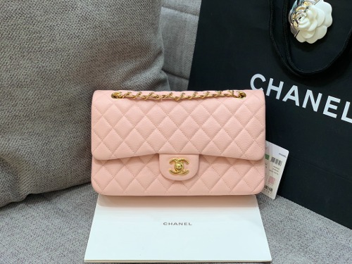 CHANEL 샤넬 클래식 미듐 플랩백 A01112