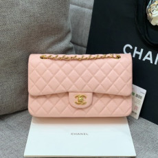 CHANEL 샤넬 클래식 미듐 플랩백 A01112