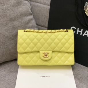 CHANEL 샤넬 클래식 미듐 플랩백 A01112