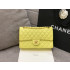 CHANEL 샤넬 클래식 미듐 플랩백 A01112
