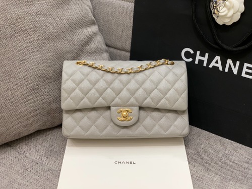 CHANEL 샤넬 클래식 미듐 플랩백 A01112