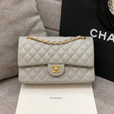 CHANEL 샤넬 클래식 미듐 플랩백 A01112