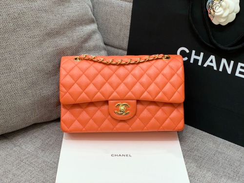 CHANEL 샤넬 클래식 미듐 플랩백 A01112