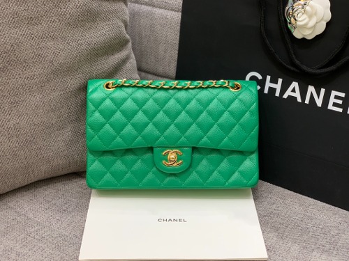 CHANEL 샤넬 클래식 미듐 플랩백 A01112