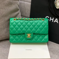 CHANEL 샤넬 클래식 미듐 플랩백 A01112