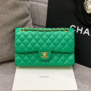 CHANEL 샤넬 클래식 미듐 플랩백 A01112