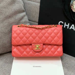 CHANEL 샤넬 클래식 미듐 플랩백 A01112