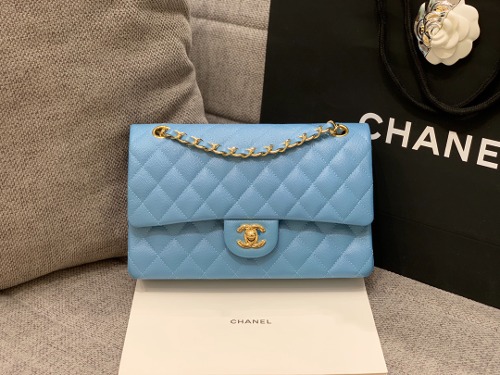 CHANEL 샤넬 클래식 미듐 플랩백 A01112